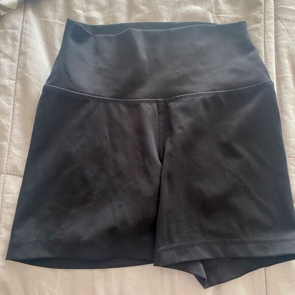 Yogalicious black yoga shorts size M - Picture 1 of 3